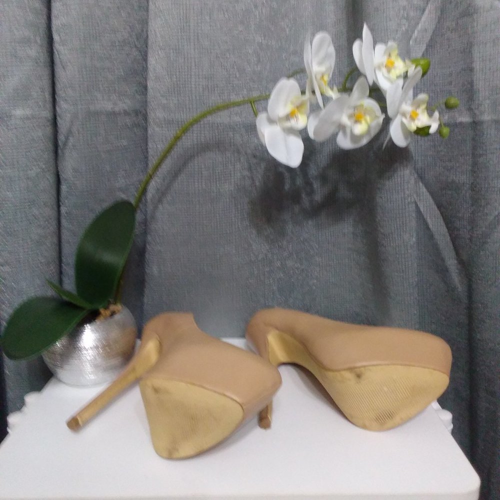 Heels - Picture 4 of 4